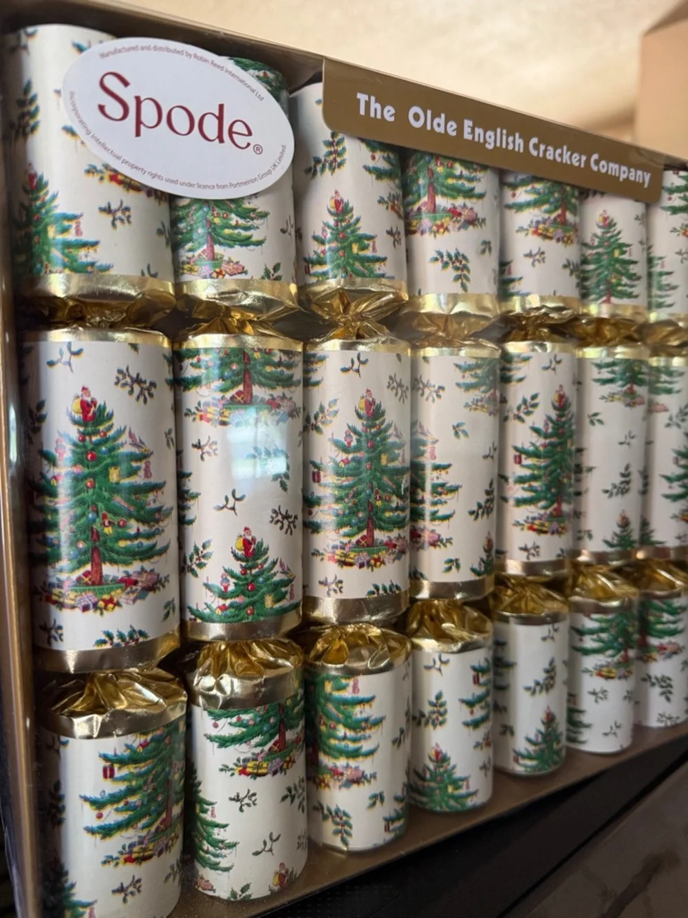 Spode White & Green Christmas Tree Holiday Crackers with Gold Accents